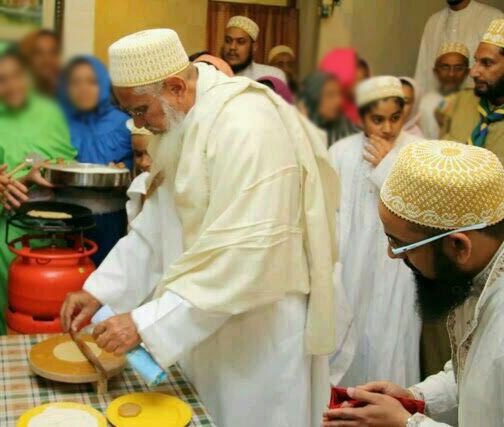 Moula Making Roti